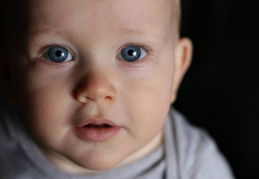 Dein Baby hat eine Bindehautentzündung – Was tun?