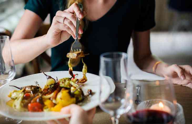 Bauchschmerzen nach dem Essen – Ursachen und Behandlung