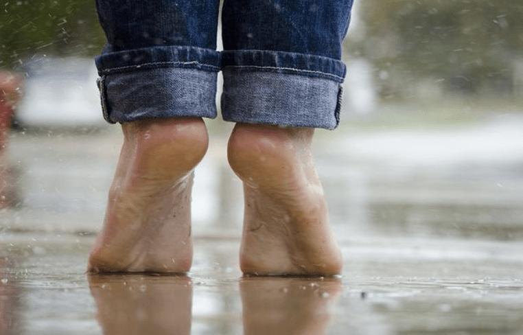 Heiße Füße – 15 Ursachen, Diagnose und Hausmittel