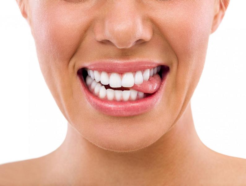 Natürliche Hausmittel gegen trockenen Mund – 11 Tipps