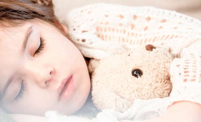 Ohrenschmerzen beim Kind – Ursachen und Hausmittel