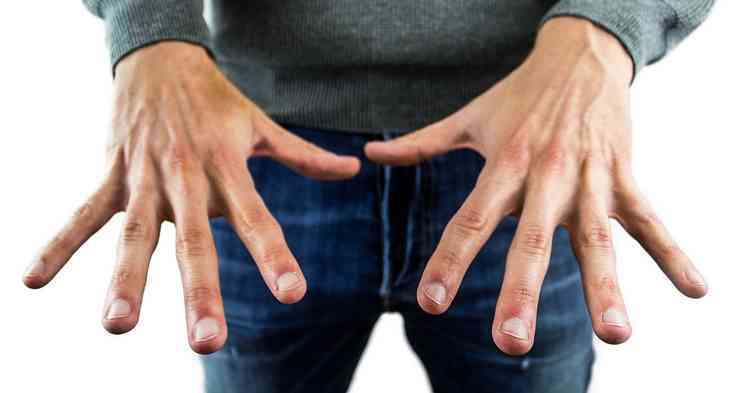 Rillen in den Fingernägeln – Arten, Ursachen und Behandlung