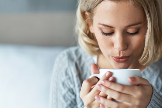 Tee gegen Sodbrennen – hilfreiche Getränke bei Reflux
